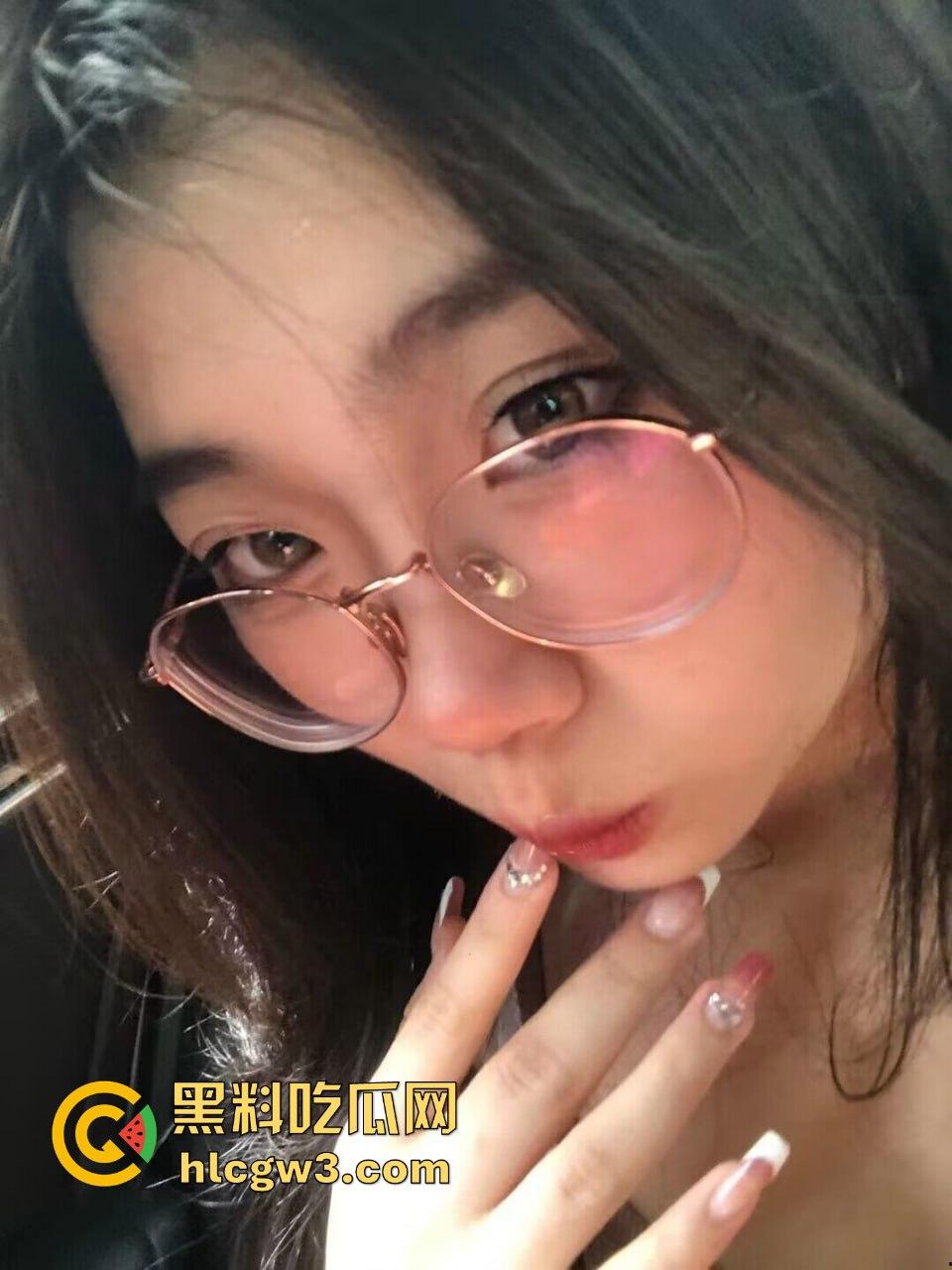 爱跳舞的反差眼镜娘【曹伊宁】和男友自拍流出 娇喘连连自动打桩机式疯狂 一秒变母狗!-3