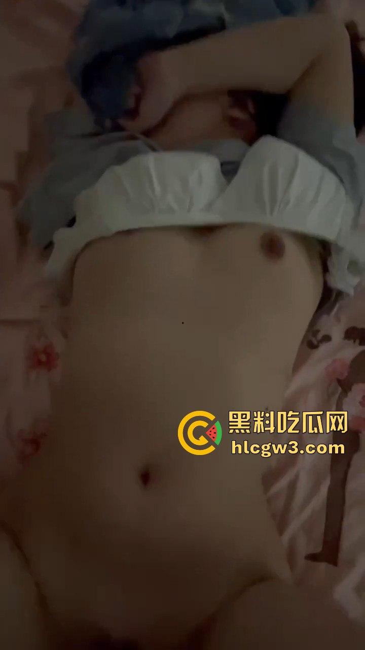 爱跳舞的反差眼镜娘【曹伊宁】和男友自拍流出 娇喘连连自动打桩机式疯狂 一秒变母狗!-13
