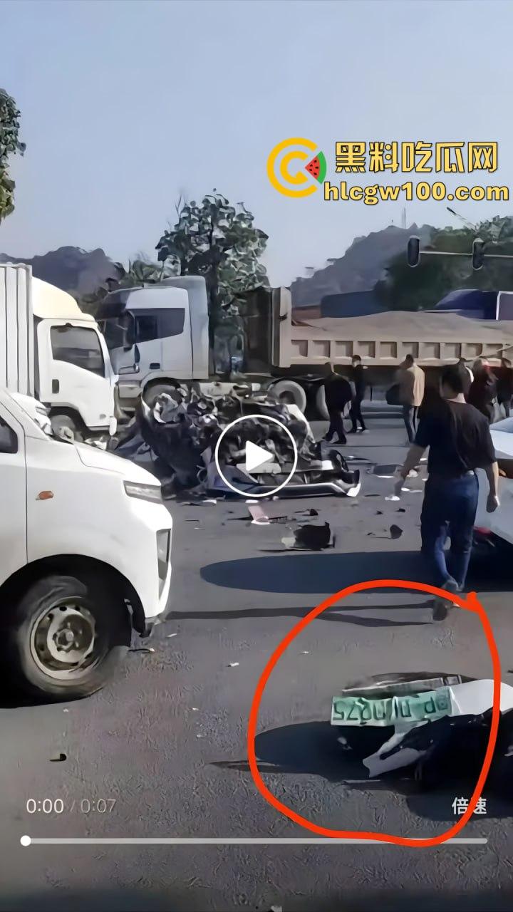胆小勿入!广东河源比亚迪-元失控120码直撞大货车瞬间解体,女司机头都压碎了!-10