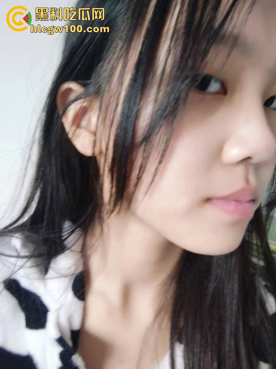 广西柳州学院【甜思思】自慰视频曝光,顶级骚母狗自慰诱惑,全程骚到炸裂!-2