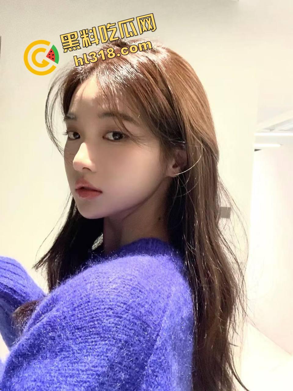 怪不得骚货都爱黑皮大鸡巴,巧克力从嘴到穴全都能用,反方向大黑棍插到翻白眼,这种花样谁不想试一试?-4