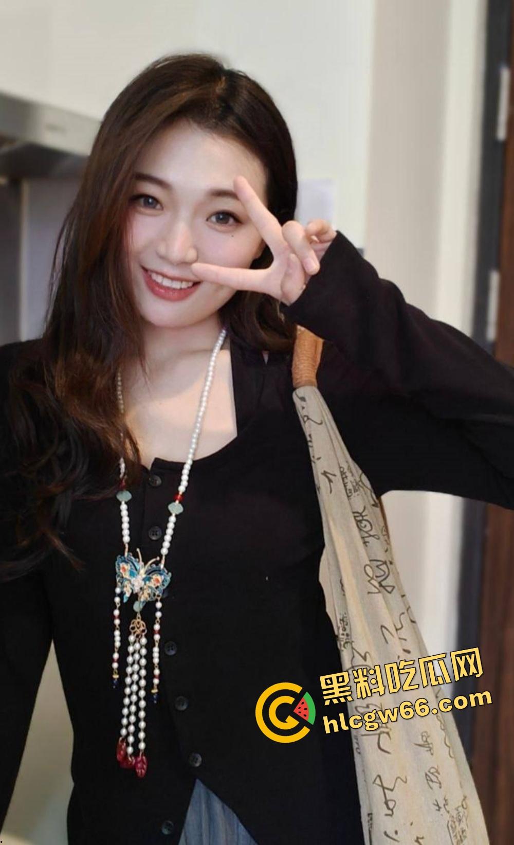 绵阳小龙坎老板娘『邱文倩』制服play干翻金主,火锅不一定好吃,但她的口活能让金主吃到高潮!-1