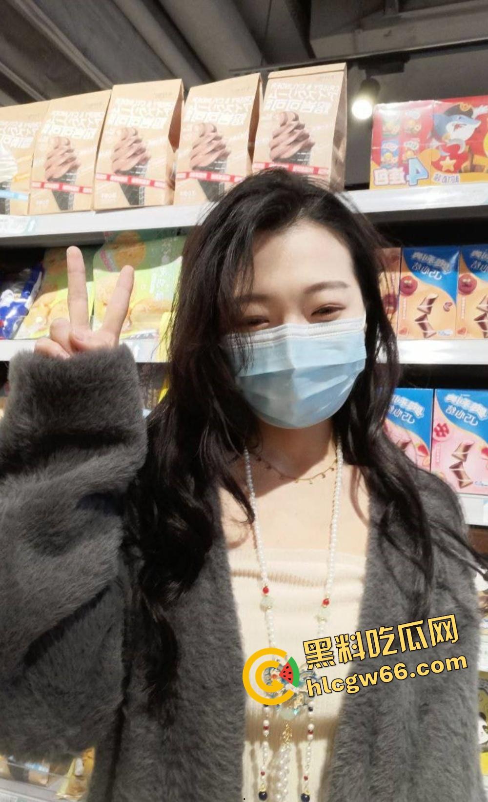 绵阳小龙坎老板娘『邱文倩』制服play干翻金主,火锅不一定好吃,但她的口活能让金主吃到高潮!-2