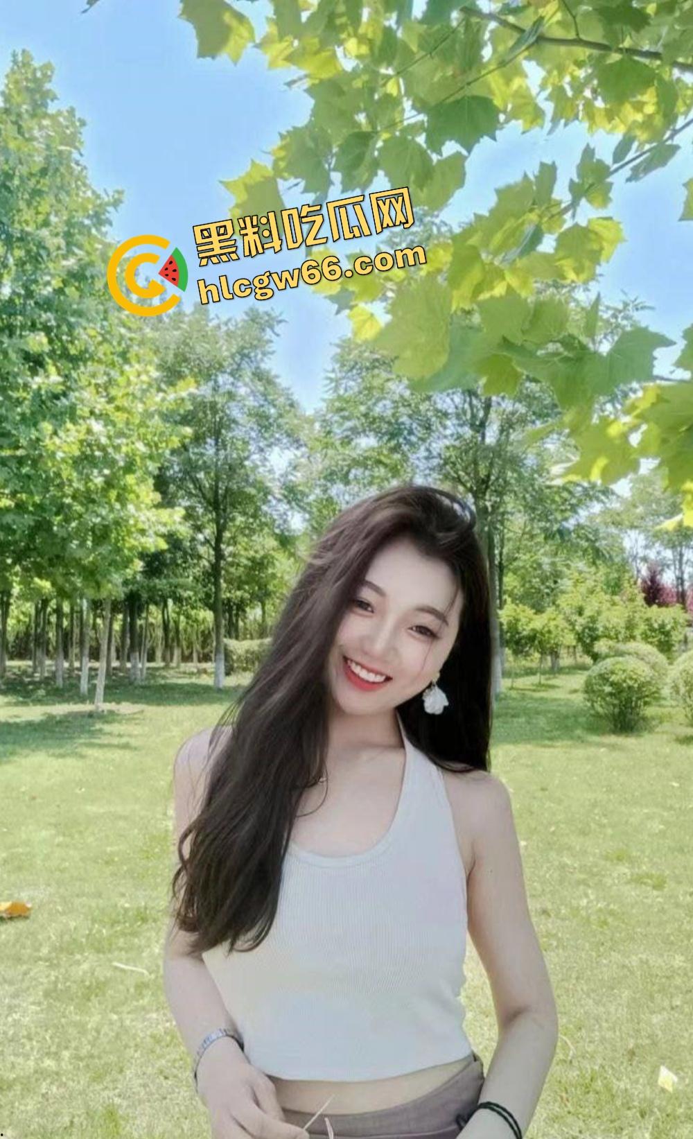 绵阳小龙坎老板娘『邱文倩』制服play干翻金主,火锅不一定好吃,但她的口活能让金主吃到高潮!-3