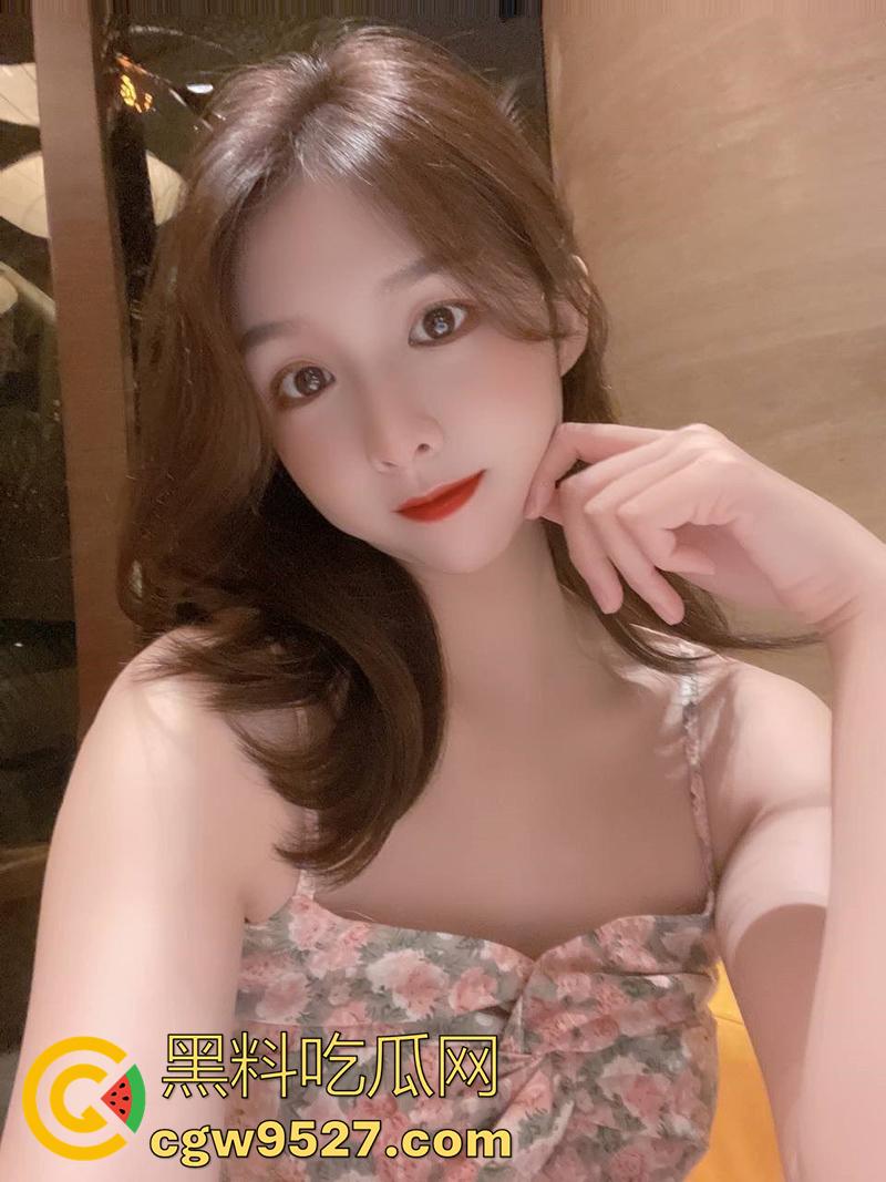 操别人老婆就是爽,极品少妇【刘彤】,身材性感风韵犹存,背着老公当富人母狗,约炮做爱视频曝光!-1