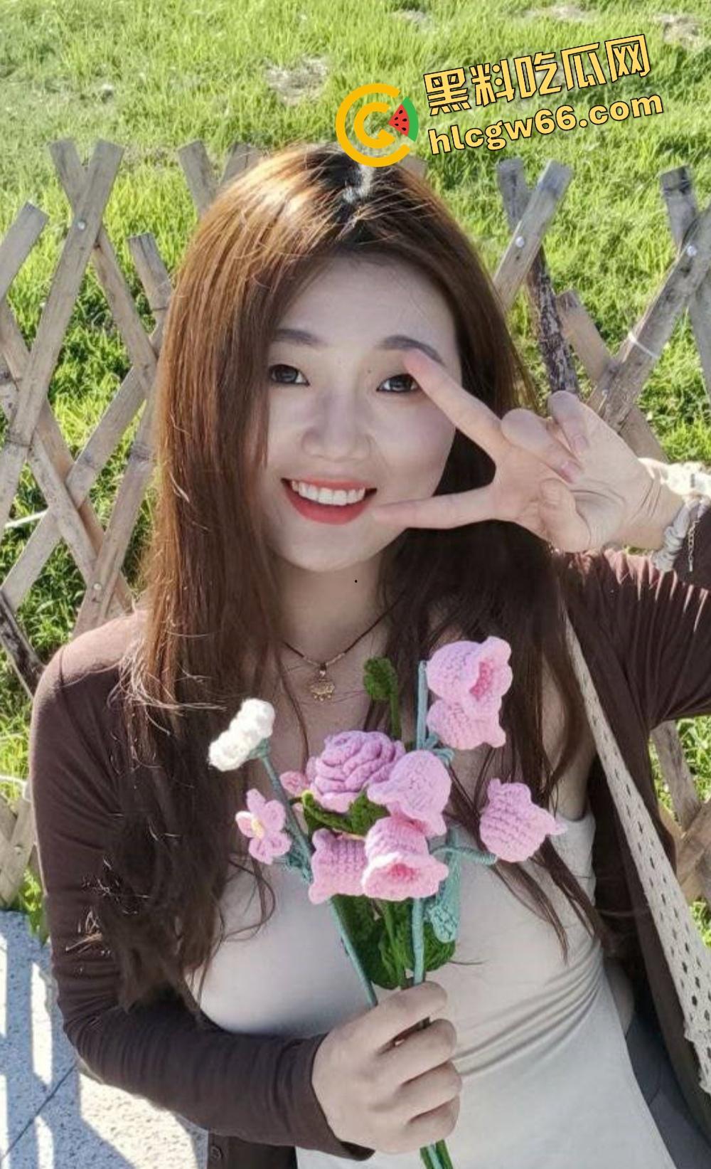 绵阳小龙坎老板娘『邱文倩』制服play干翻金主,火锅不一定好吃,但她的口活能让金主吃到高潮!-7