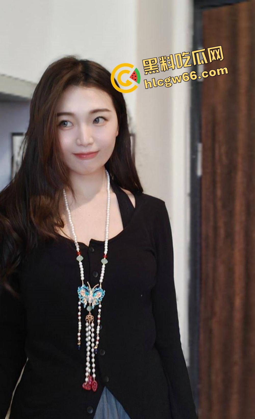 绵阳小龙坎老板娘『邱文倩』制服play干翻金主,火锅不一定好吃,但她的口活能让金主吃到高潮!-9