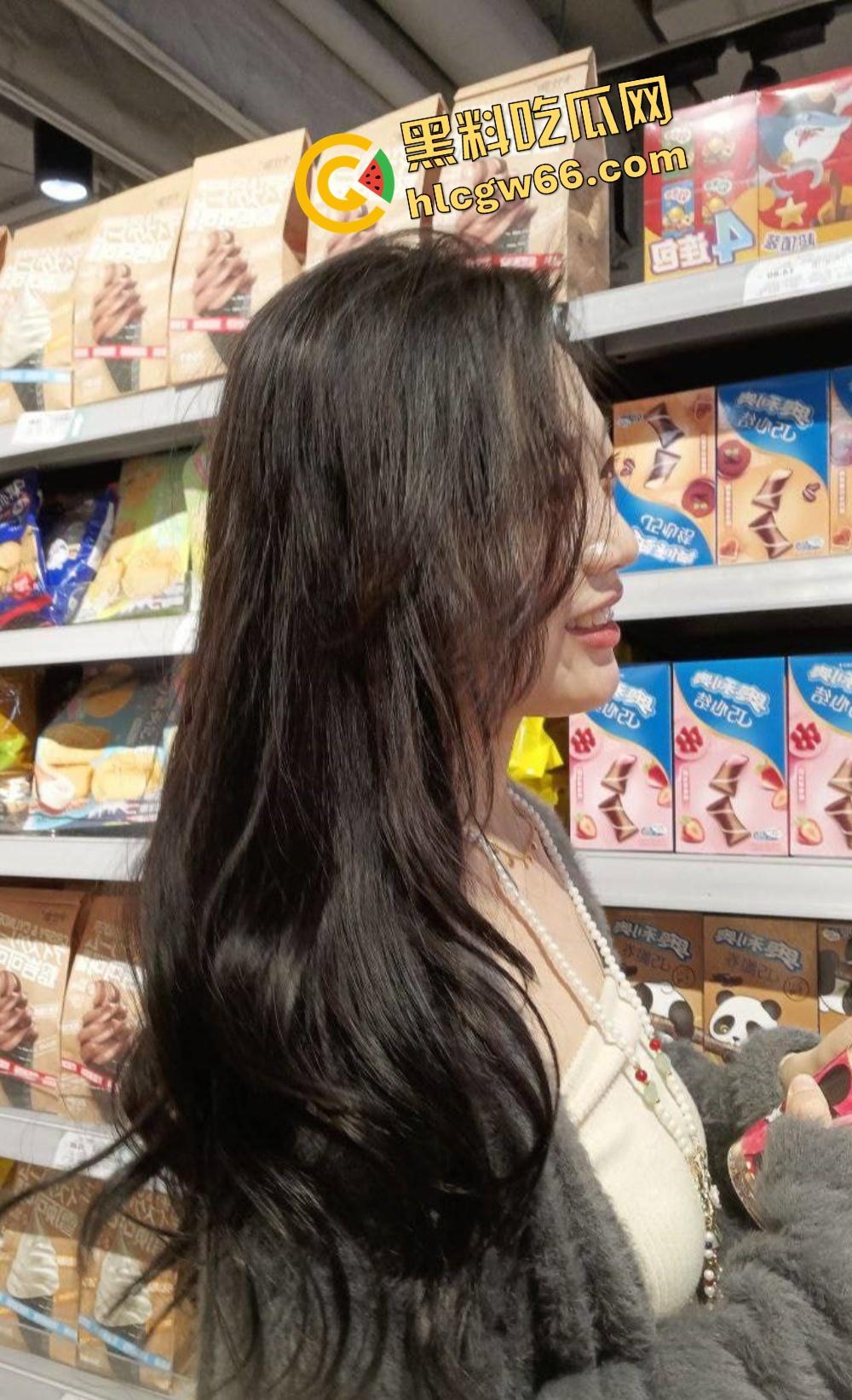 绵阳小龙坎老板娘『邱文倩』制服play干翻金主,火锅不一定好吃,但她的口活能让金主吃到高潮!-10