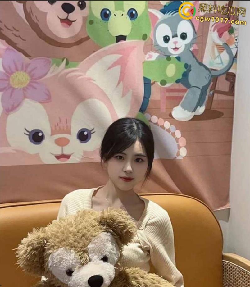 哈尔滨大学美女研究生,上课掀内衣露奶捏乳,扒开翘臀拍菊花小穴,被男友后入爆操,学历越高玩的越骚 !-1