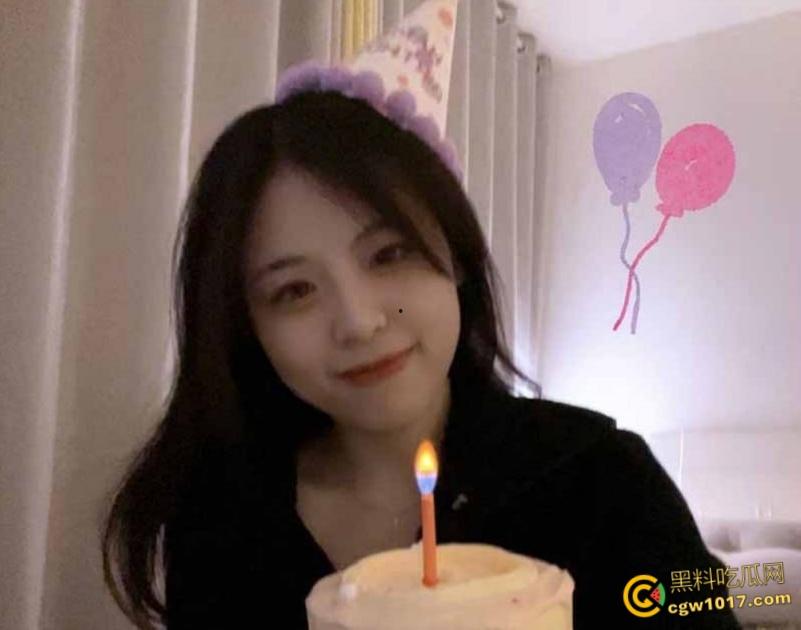 哈尔滨大学美女研究生,上课掀内衣露奶捏乳,扒开翘臀拍菊花小穴,被男友后入爆操,学历越高玩的越骚 !-2