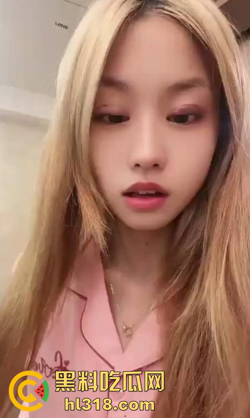 清纯颜值学生妹【王雨晴】,三点粉嫩长腿细腰,被男友忽悠下海直播,真是白瞎这小美女了!-1