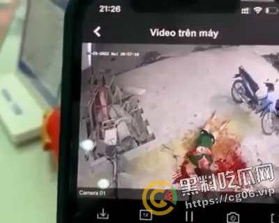 越南第一狠人!前男友怒砍现任狗男女 人狠刀快 血直接喷的满地都是 现场血腥画面曝光-3