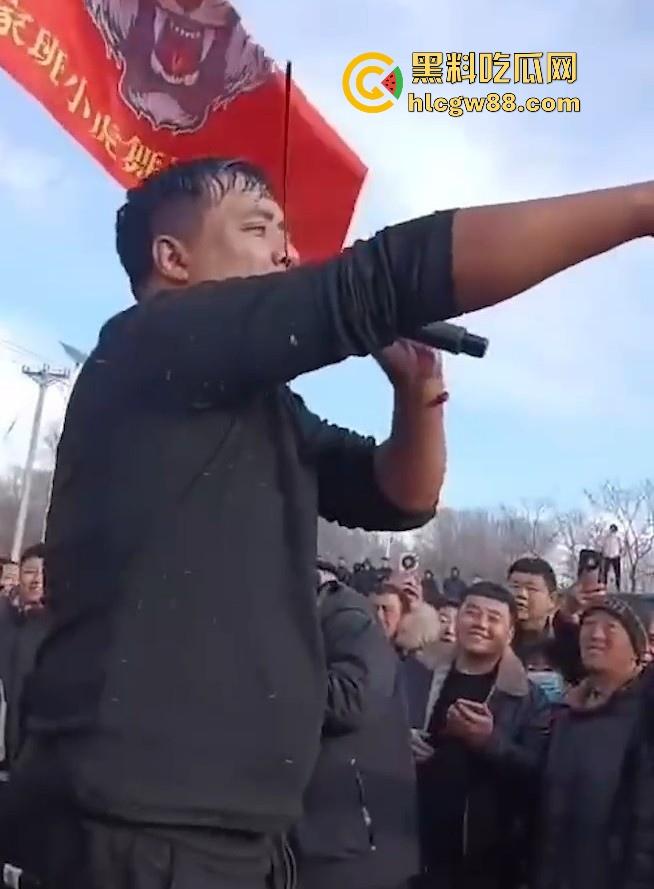 辽宁营口大石桥对棚艺人梦魇,吃瓜见证铁丝穿嘴竹筒之舞,诡异美感看着就疼!-3