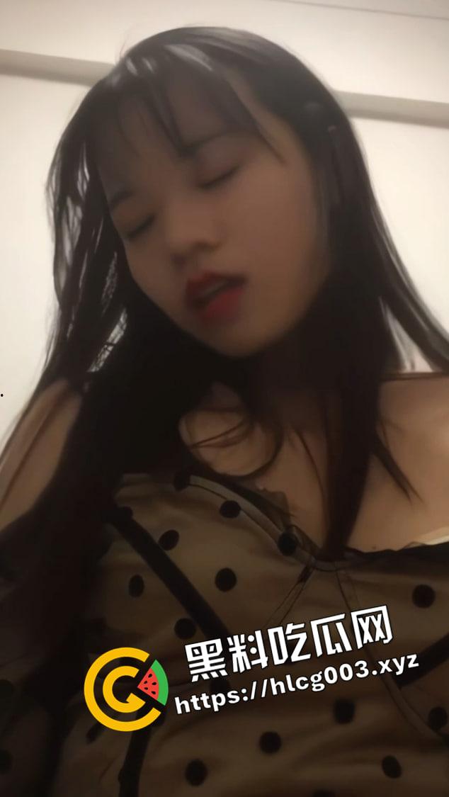 南宁朝阳人妻约炮！极品风骚 眼神拉丝 上了床骚到没边 看见大鸡巴走不动路 私密视频遭流出-6