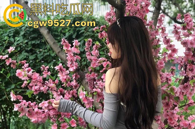 枣庄学院校花女神【何美君】,纯欲女大颜值超高,追不到的女神在床上,主动给金主口交内射!-2