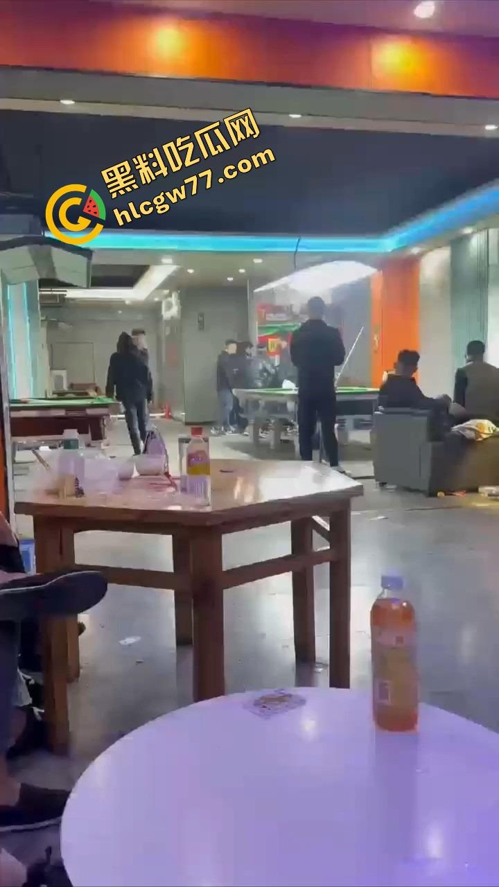 你别惹精神小伙,裤腰带一勒,砍山刀一抽,上来就给你一刀!你以为他是人?他是行走的社会炸弹!-1