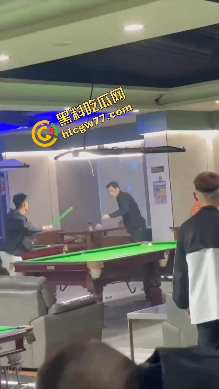 你别惹精神小伙,裤腰带一勒,砍山刀一抽,上来就给你一刀!你以为他是人?他是行走的社会炸弹!-8