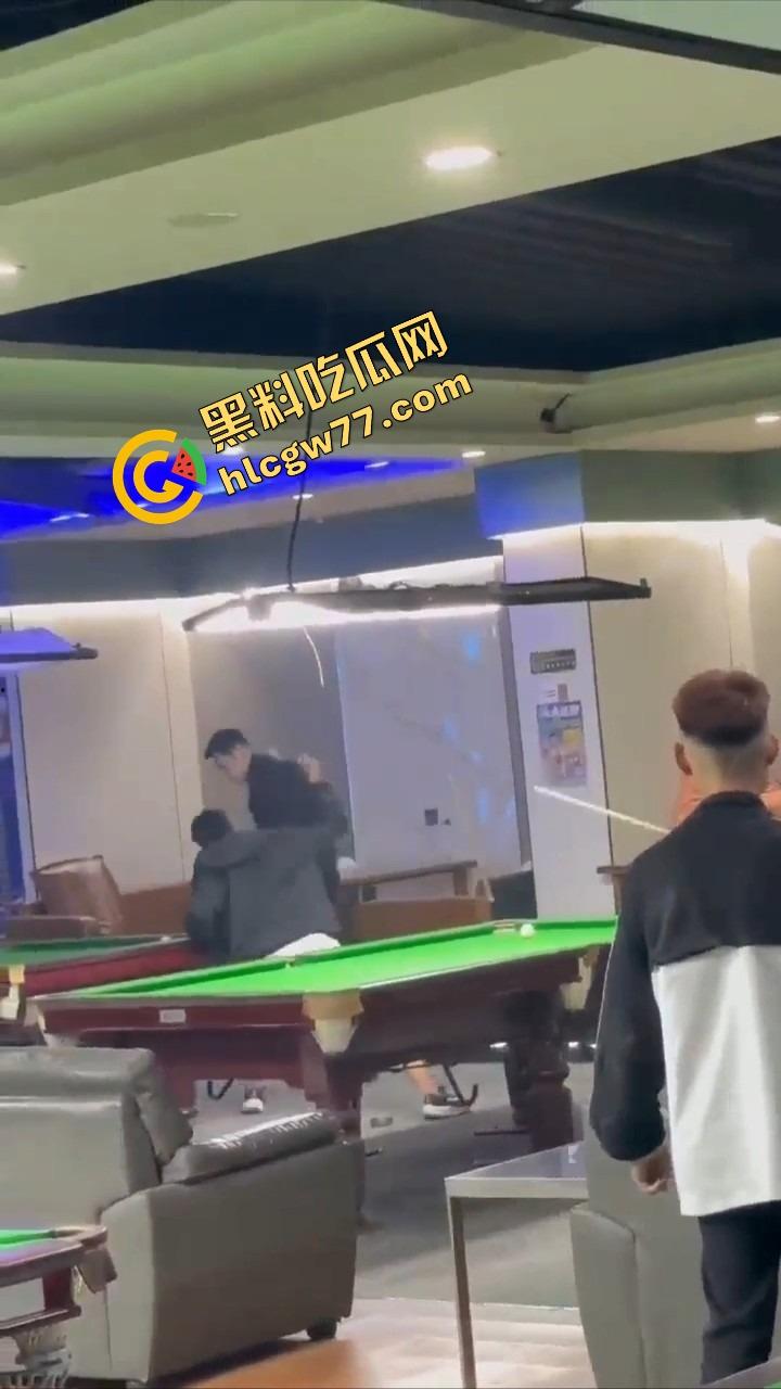 你别惹精神小伙,裤腰带一勒,砍山刀一抽,上来就给你一刀!你以为他是人?他是行走的社会炸弹!-9