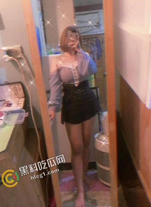 深圳某公司高管 家里老公是个废物无法满足性欲 发裸照和自慰视频在广大平台寻求炮友 看样子水就多-2