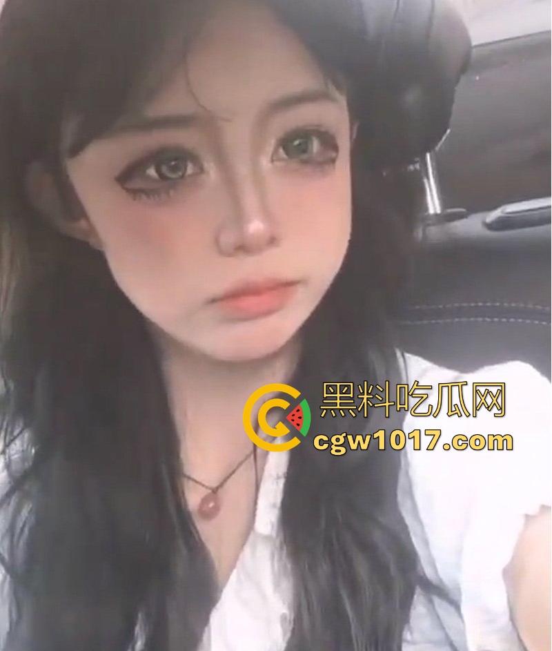 广西职业学院大一学妹【刘语莹】情窦初开性饥渴到发疯,平时就发自慰视频勾引,露脸掰开腿狂抠嫩穴,被无情曝光!-1