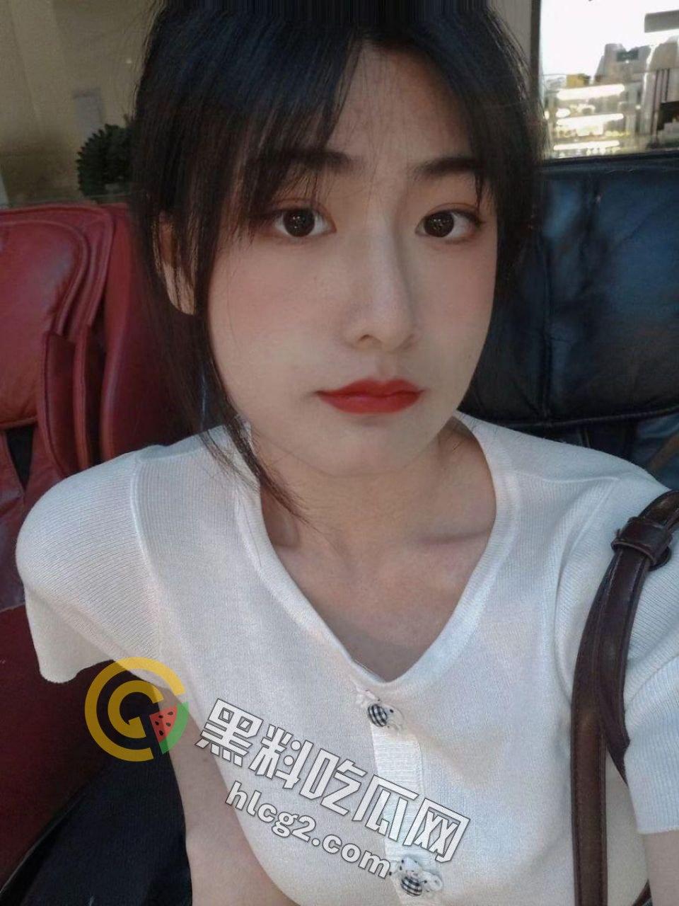 重庆黑森林小骚货与男人做爱视频意外流出!学妹借电脑竟引发全网狂潮!-1