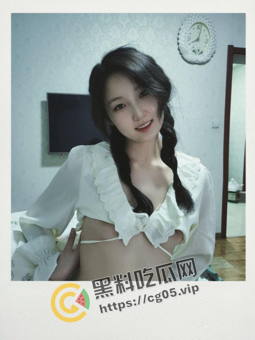 南京人妻为了年轻时的意难平勇敢出轨 不了被反手曝光 清纯的眼神妖娆的身姿 还是那个容易上当的笨蛋-1