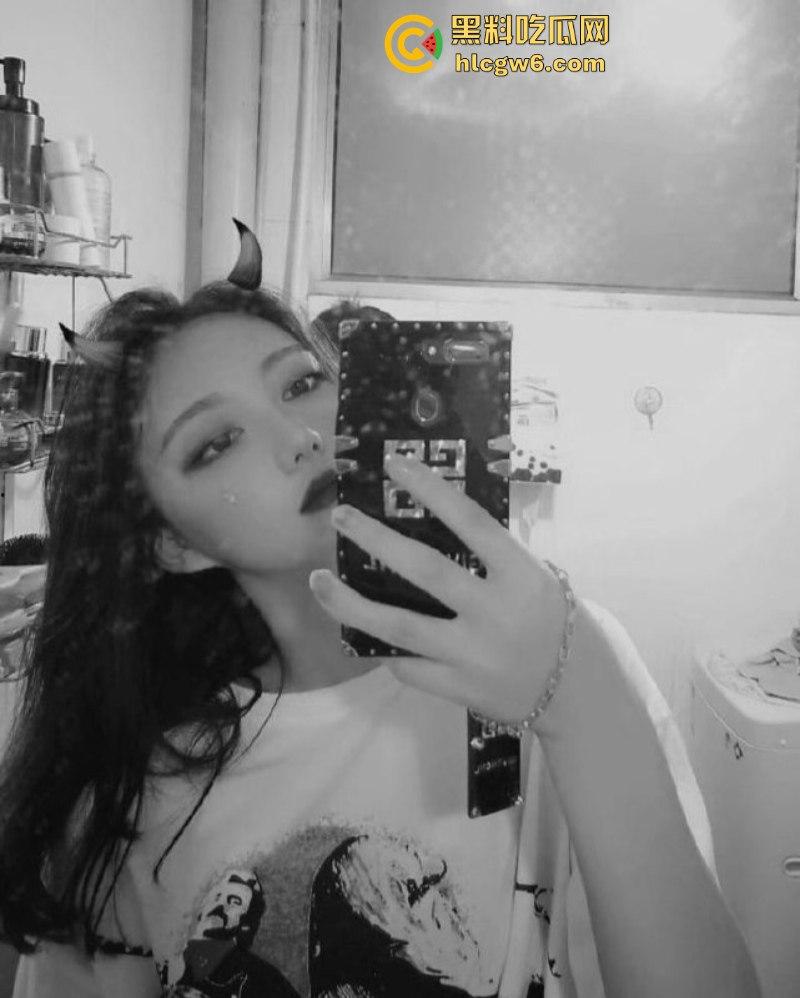 可爱单纯妹遭邻居诱骗开苞调教 淫荡程度日溢渐涨 四川反差学生【孟鹃语】便宜又好用 月付200即可随意操干-5