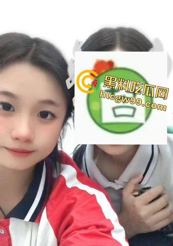 杭州七中清纯可爱大奶学生妹【钱佳】露乳抠逼展示傲人身材,奶子这么黑没少被人干过-1