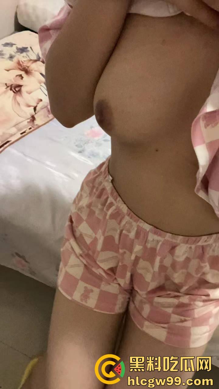 杭州七中清纯可爱大奶学生妹【钱佳】露乳抠逼展示傲人身材,奶子这么黑没少被人干过-7