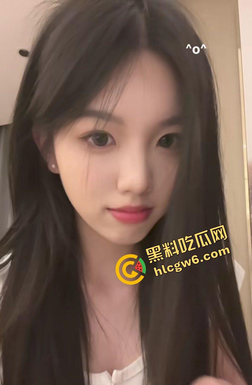 浙江外国语学院反差婊女学生『毛雯婷』大学寂寞与2位单男3p口交爆干 蹲姿伺候肉棒!原创独家曝光!-1