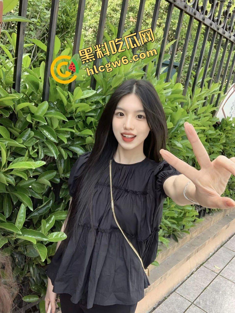 浙江外国语学院反差婊女学生『毛雯婷』大学寂寞与2位单男3p口交爆干 蹲姿伺候肉棒!原创独家曝光!-3