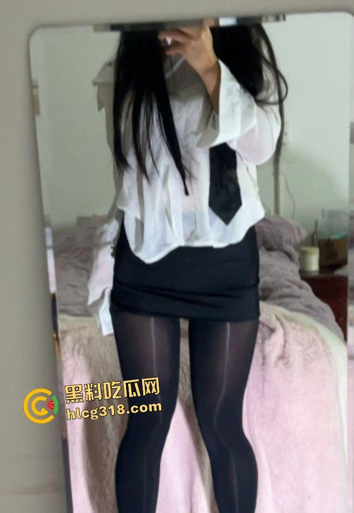 上海大学生反差婊【欧阳平】自拍勾男友,竟在户外被金主大操骚逼,高潮喷水都能给地上的蚂蚁洗澡了!-3