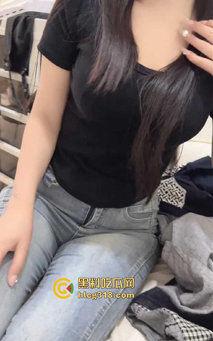 约炮极品美容院老板娘，巨乳翘臀性感人妻，拉到厕所就是一顿爆操强制吞精，这身材很难不爱！-5