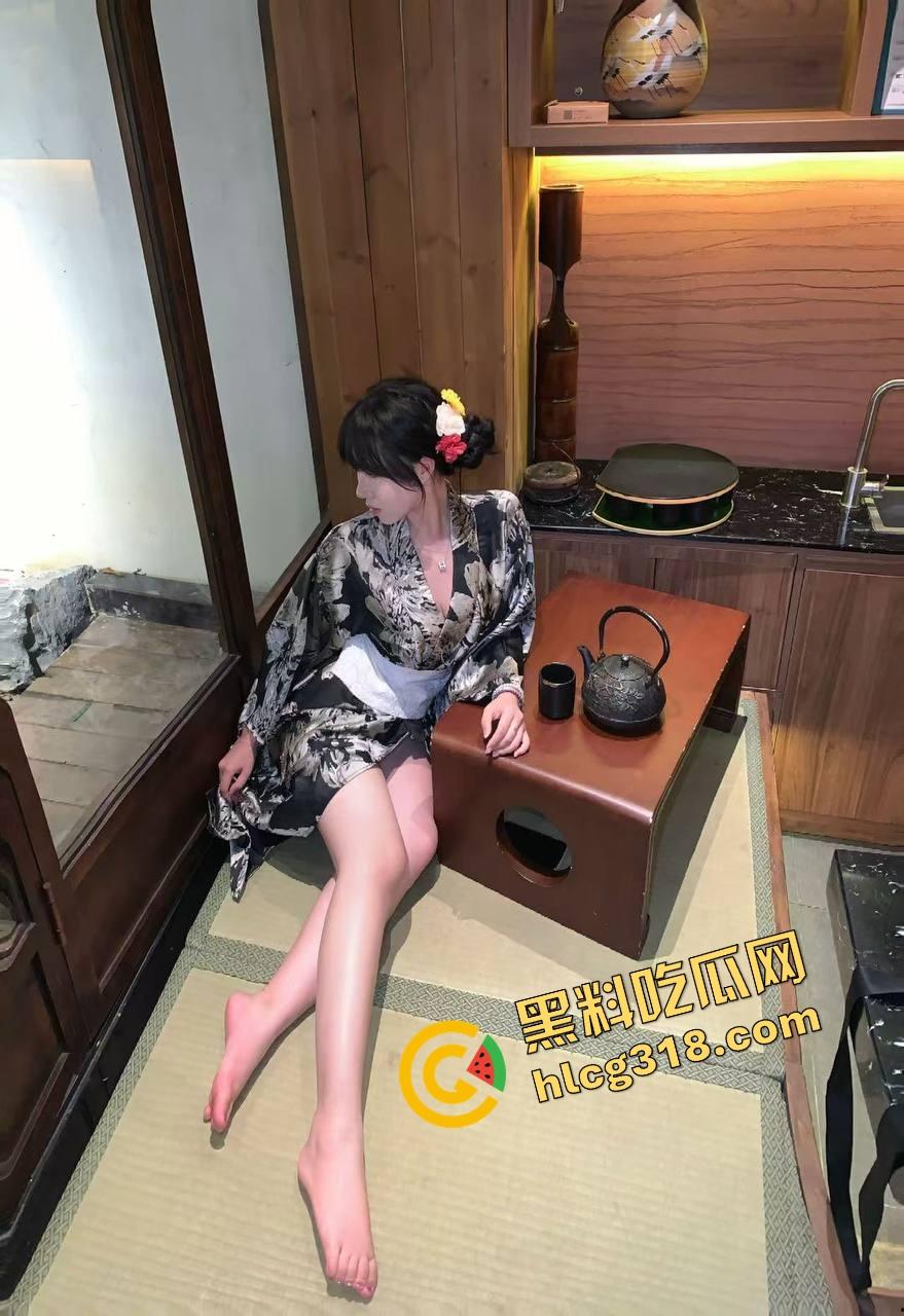 少妇大战硬不起来的弹力牛子,全程像在玩充气面条,玩了一整晚愣是没插进去,橡胶果实附体也太离谱了!-4