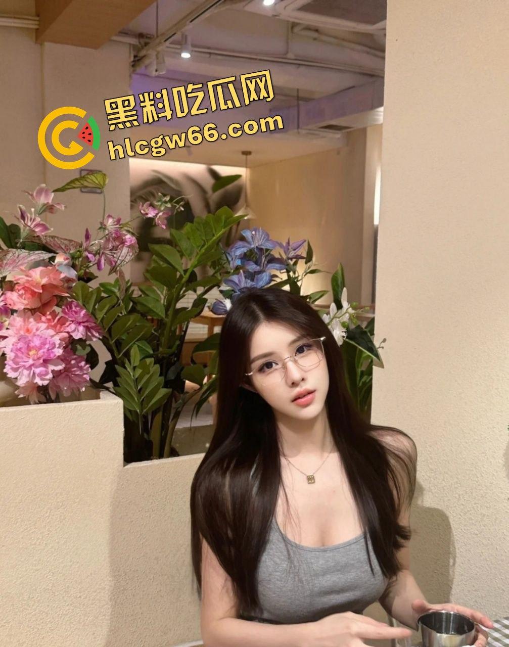 你以为是天生粉嫩?其实是鲍鱼打了三层滤镜,保养比你爱车还讲究,哥你操的是项目成果不是逼!-1