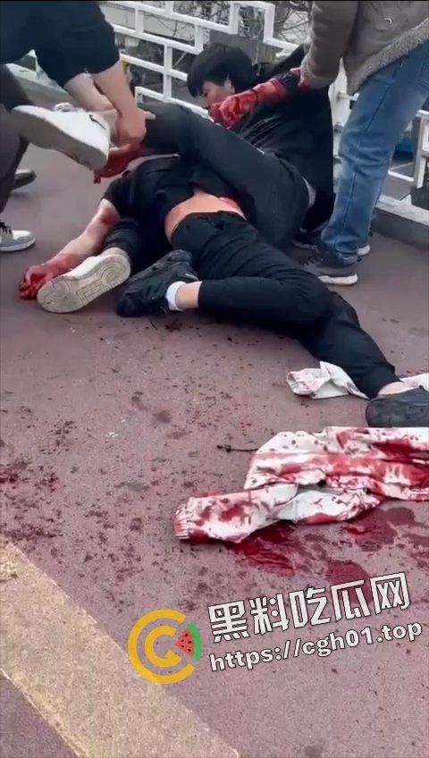 陕西西安小寨天桥情杀 少年捅死25岁小三 遍地是血 这就是年轻人的含金量-7