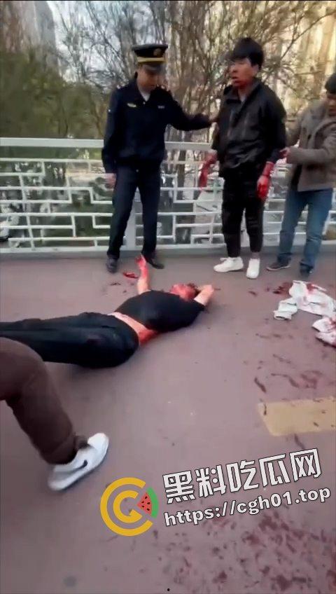 陕西西安小寨天桥情杀 少年捅死25岁小三 遍地是血 这就是年轻人的含金量-8