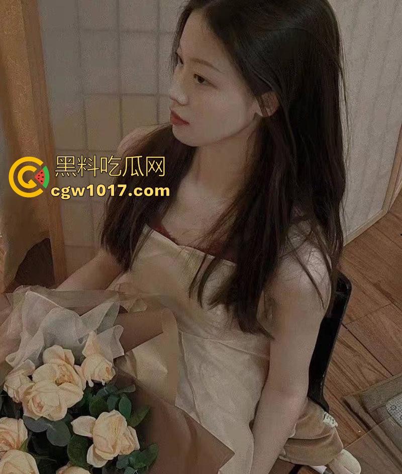 辽宁财经大学音乐系淫荡学妹【李维奕】跟学长撩骚私密视频曝光!搔首弄姿三点全露,无套后入猛捅粉嫩骚穴!-2