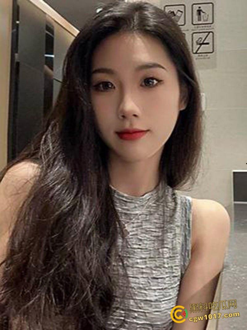 高颜值台球助教【李宇萱】,私下约炮金主被3p调教,情趣短裙包裹娇躯,樱桃小嘴猛吸大屌,后入猛操极品翘臀!-1