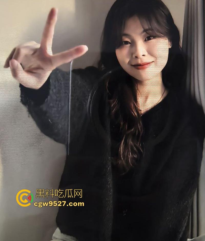 河南性感人妻少妇狂欢视频曝光,完美露脸性爱,口交后入多姿势,细腰扭动巨乳,火辣画面炸裂全网!-1