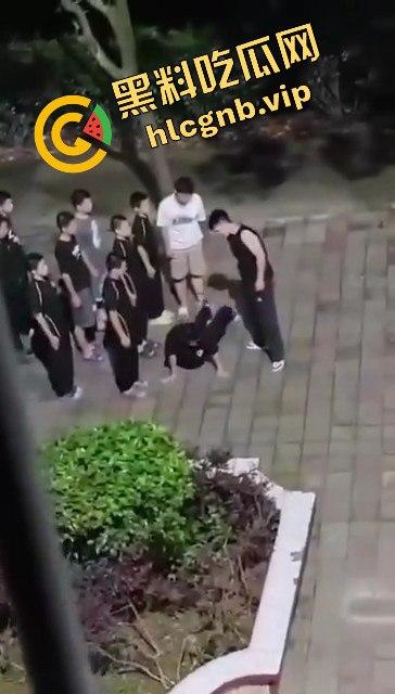河南武校凌晨体罚学生引发热议!网友直呼太过分-1