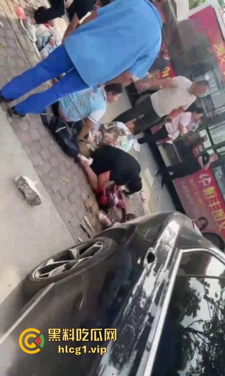 愿逝者安息 生者坚强 泰安东平学校门口发生交通事故致十余人死伤 司机被控制-3