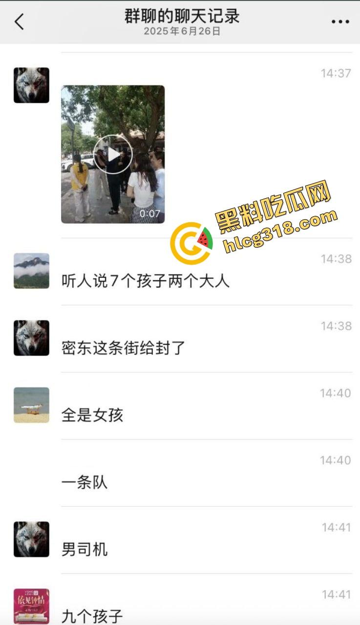 北京密云小学门口惊现夺命飞车,司机疯了吗?放学一脚油门冲进娃堆,小学生倒一片!-2