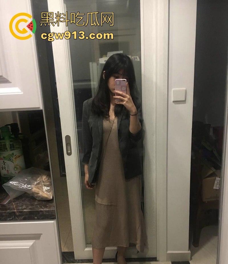 哈尔滨师范学院【王丽丽】白天戴着眼镜装清纯学生妹,晚上就被金主包养,被当母狗调教玩弄,极其反差!-2