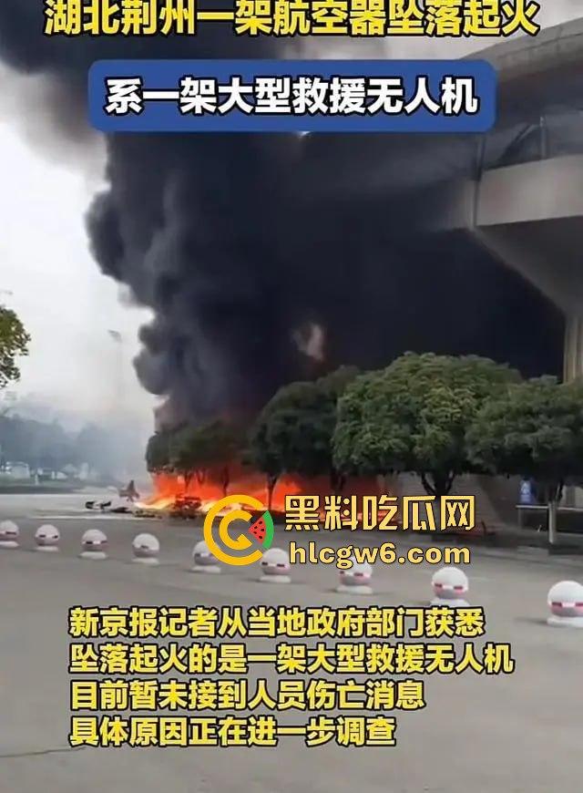 无人机大闹荆州奥体中心,飞行器自作主张冲向构筑物,伤者急救中 飞行员估计没上过航校?-5