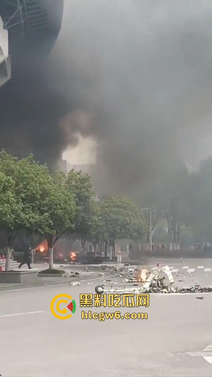 无人机大闹荆州奥体中心,飞行器自作主张冲向构筑物,伤者急救中 飞行员估计没上过航校?-7