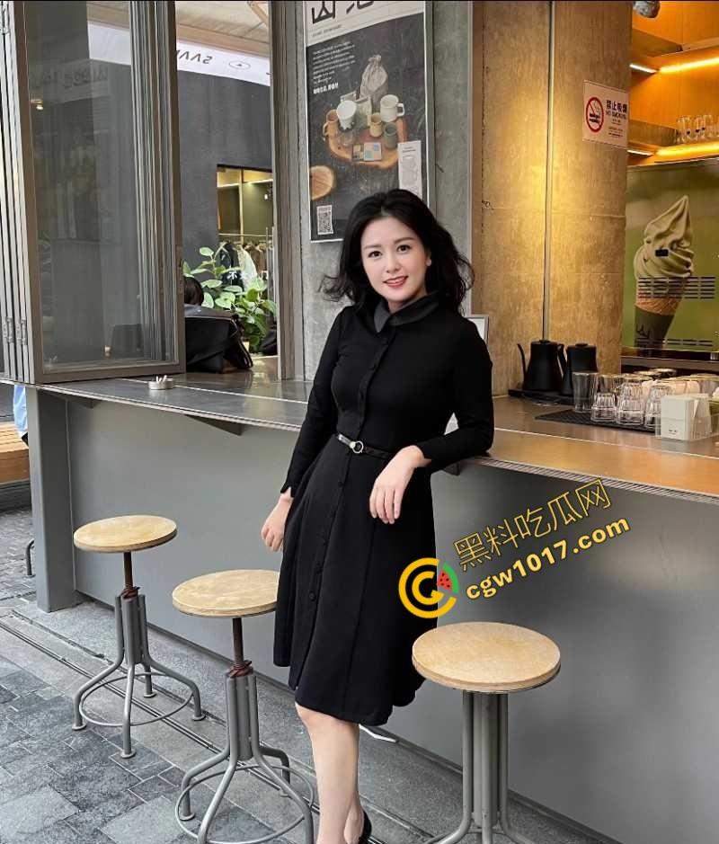 乱伦大神爆操性感小嫂子:哄骗发情嫂子说表姐睡觉,故意大力打桩让其浪叫给表姐听,羞辱与欲望齐飞!-1