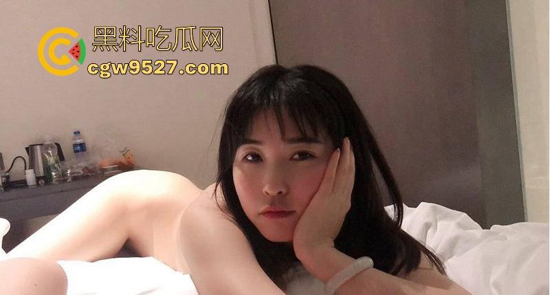 王者奔现西安小学老师,酒店反差大战,全裸沐浴露脸足交,爆操内射大玩肛交,看来带她上分确实值得!-5