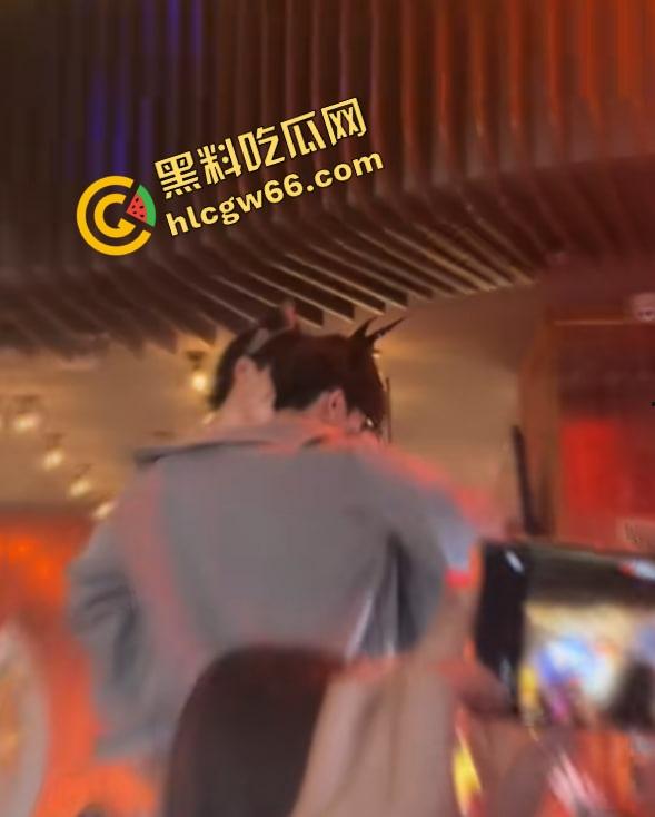 长沙春天夜店姐姐们爆玩男模,腹肌热舞搔到湿,小仙女们轮流上手,今晚不射都难!-3