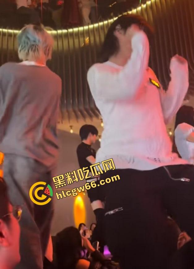 长沙春天夜店姐姐们爆玩男模,腹肌热舞搔到湿,小仙女们轮流上手,今晚不射都难!-5